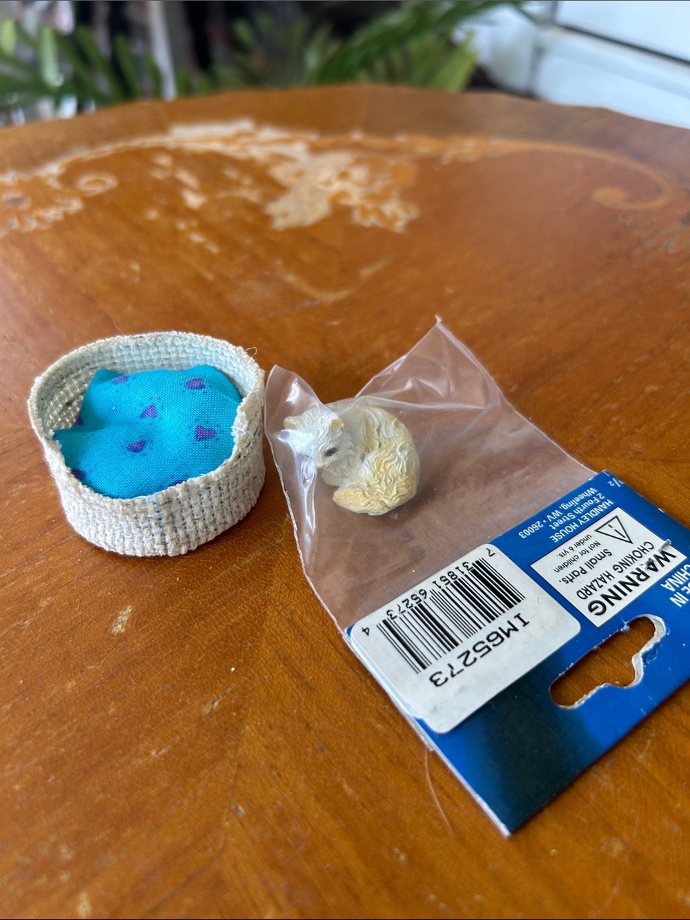 Dollhouses Miniature Cat and Bed Set